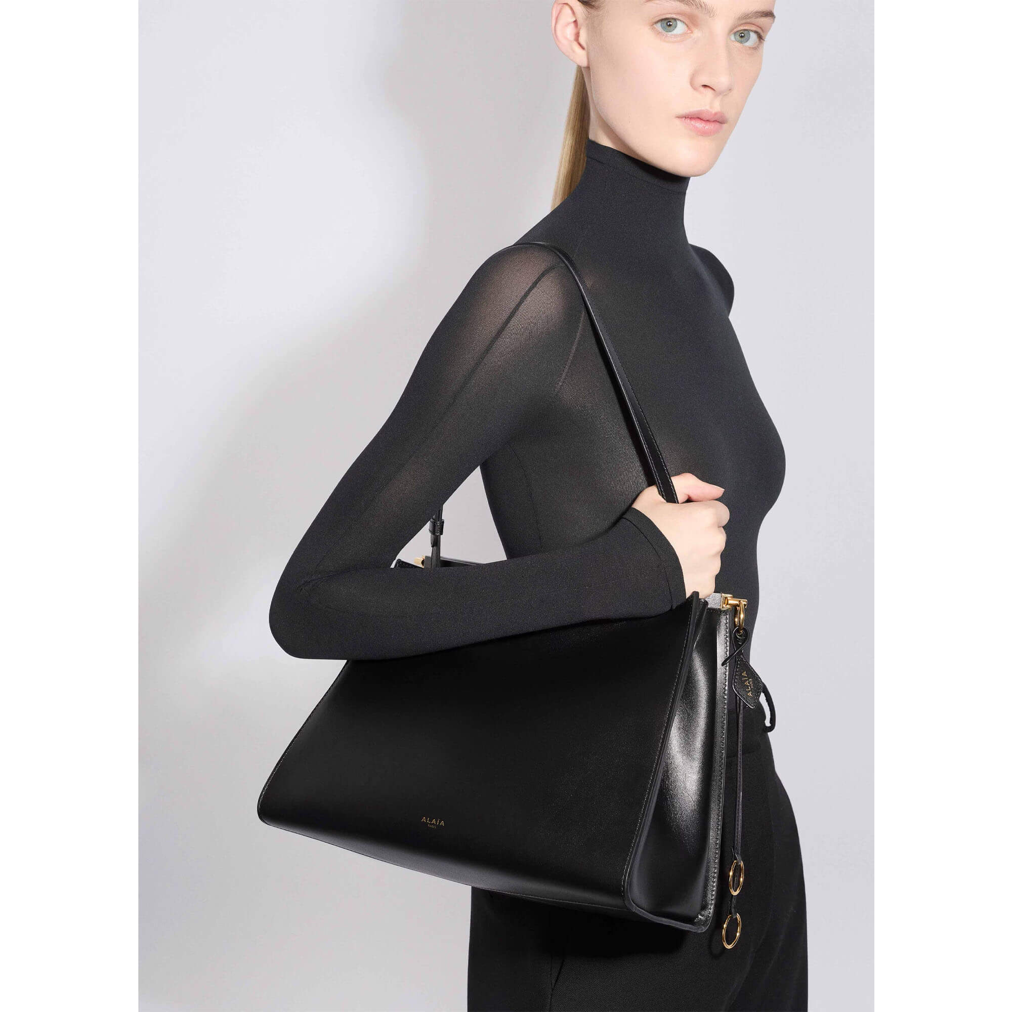 Alaïa Le Click Medium Square Bag In Calfskin