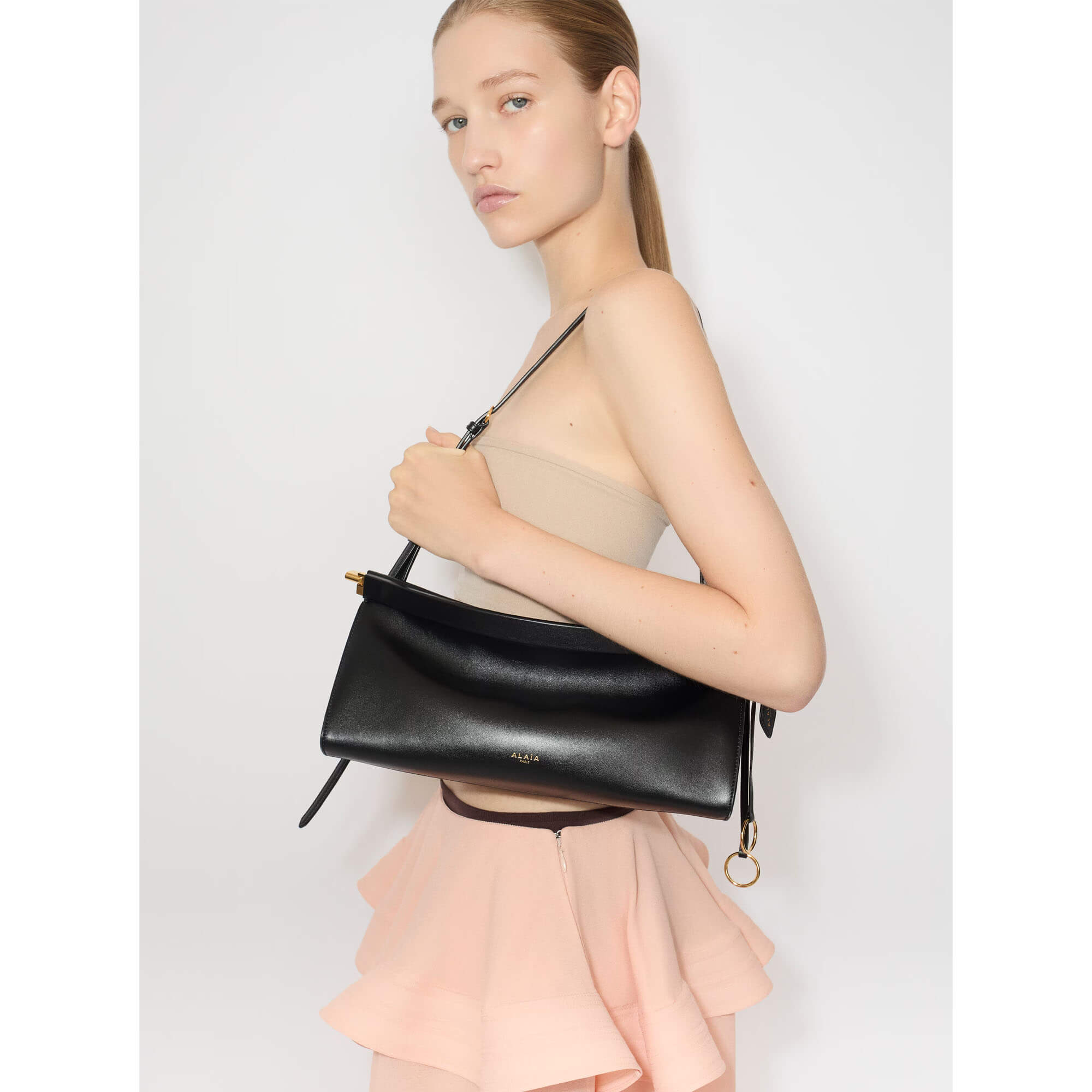 Alaïa Le Click East West Medium Bag In Leather